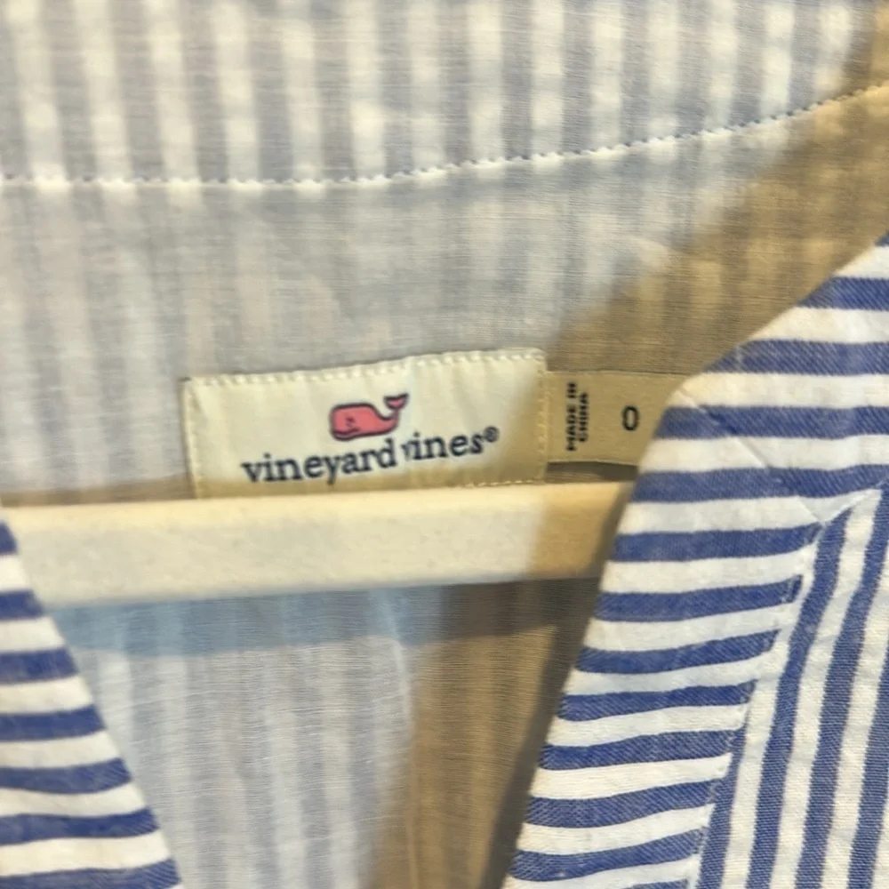 Vineyard Vines blue/white seersucker striped short sleeve v neck dress size 0